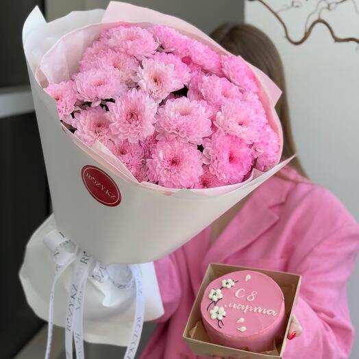 Комбо букет из 5 хризантем и бенто «С 8 Марта»