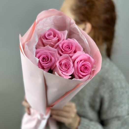 Compliment bouquet of pink roses Ecuador