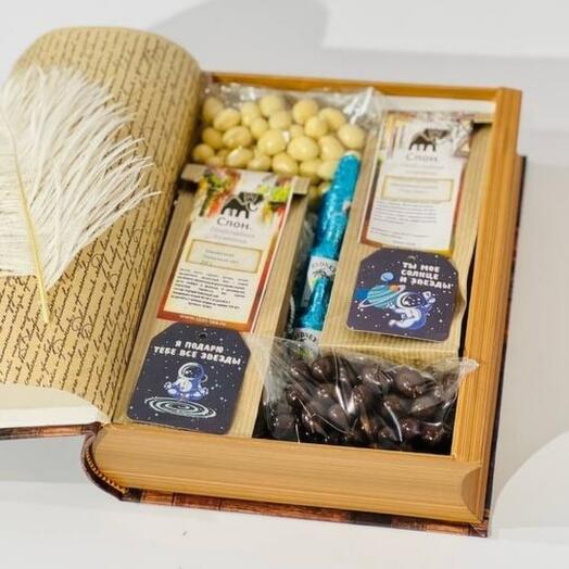 Чайный подарок с орешками в коробке книга