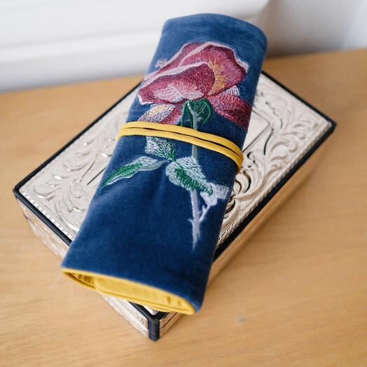 Бархатный несессер с вышивкой Роза, синего цвета, ручная работа