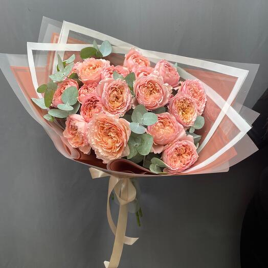 Букет из пионовидной кустовой розы «Джульетта»