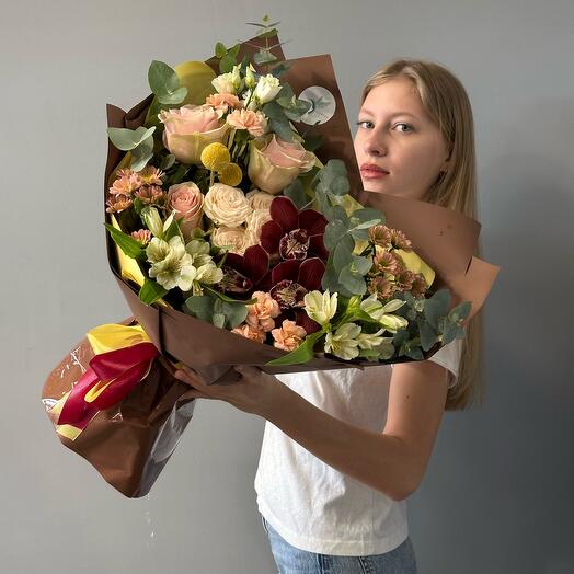 Букет «Тёплое очарование» с орхидеями 989