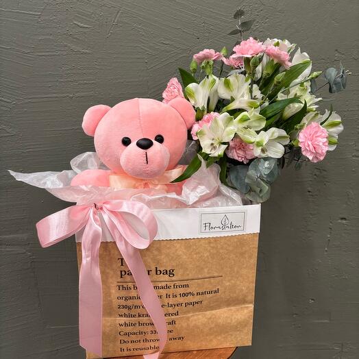 Подарочный набор цветы с Плюшевым мишкой в сумочке 🎀
