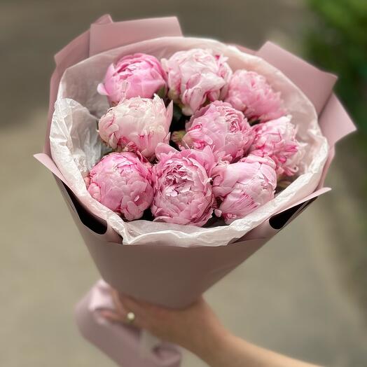 Букет из 9 пионов
