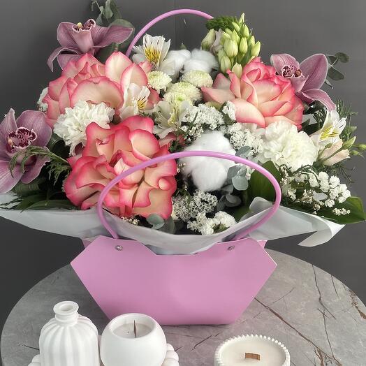 Композиция сборная из орхидей, французской розы, Dianthus и альстромерия