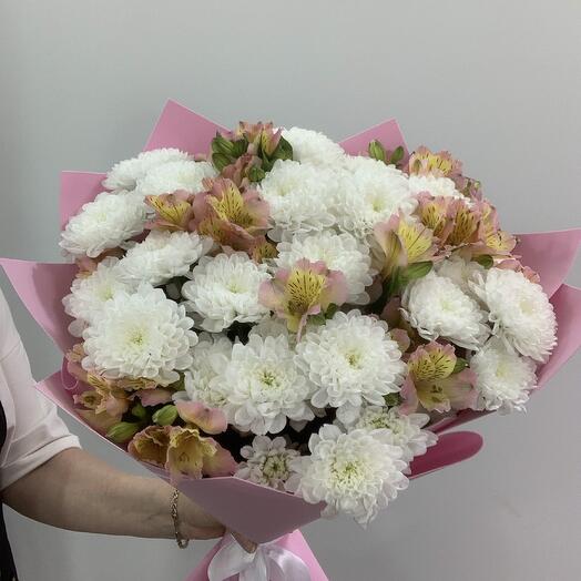 Букет из кустовой хризантемы и альстромерий