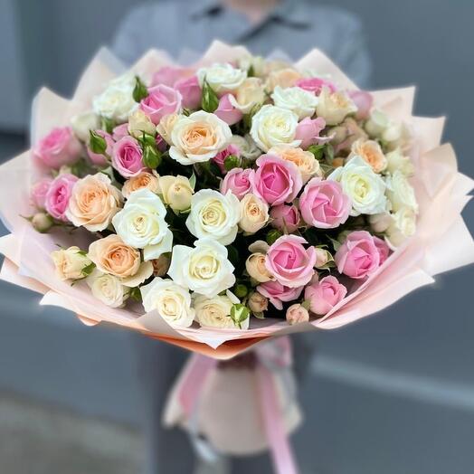 Нежный микс кустовых роз