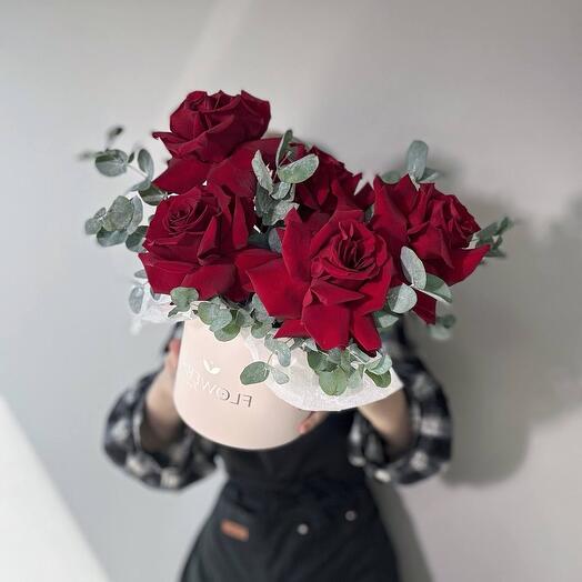 Целуй меня Французские бордовые розы в коробке 🌸