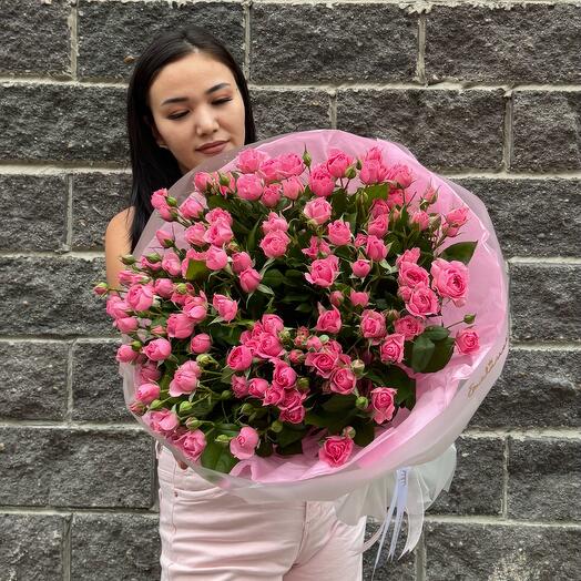 Delicate spray roses