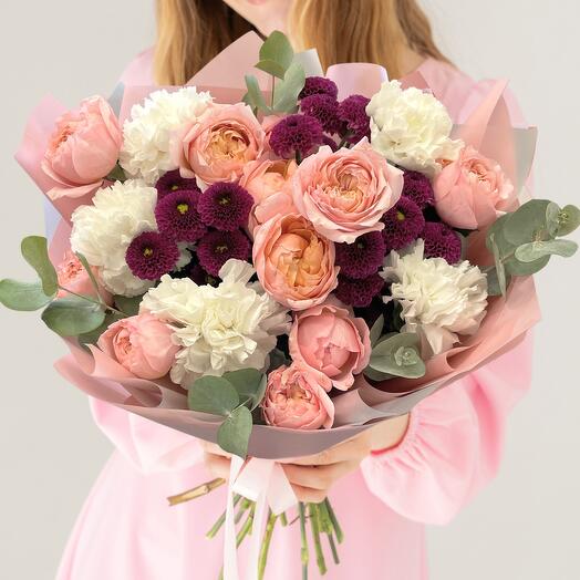 Author's bouquet -Attraction- with a bushy peony-shaped rose