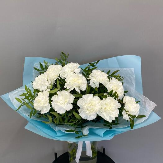 11 белых диантусов с фисташкой в упаковке