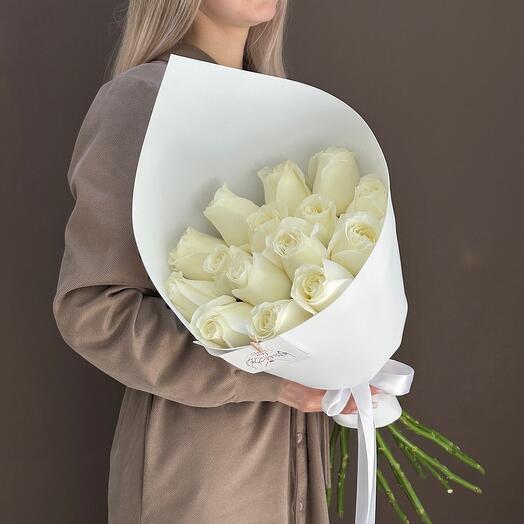Розы белые 15 штук