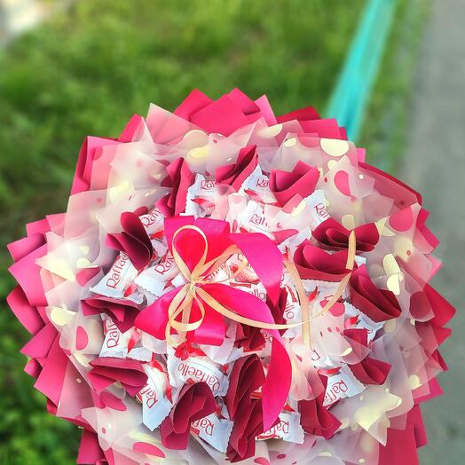 Букет из конфет Рафаэлло "Яркое лето"