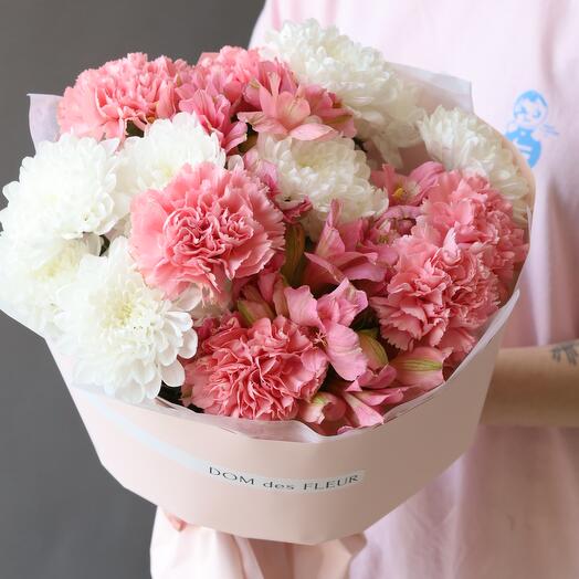 Нежный букет с стойким составом