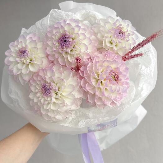 Букет бело-сиреневых георгин 💜