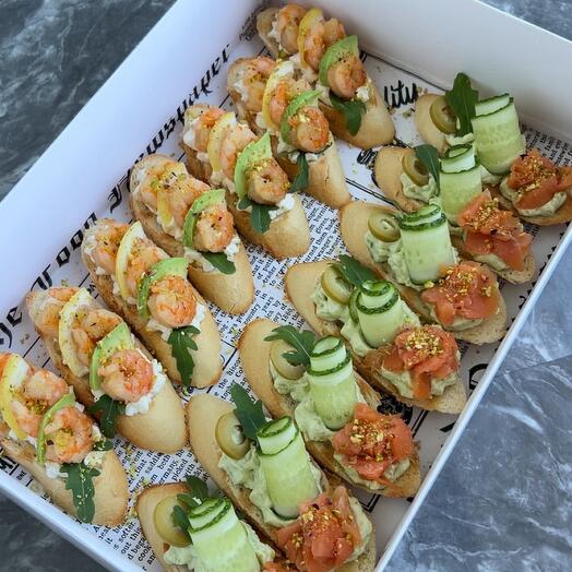 Bruschetta with shrimps and red fish