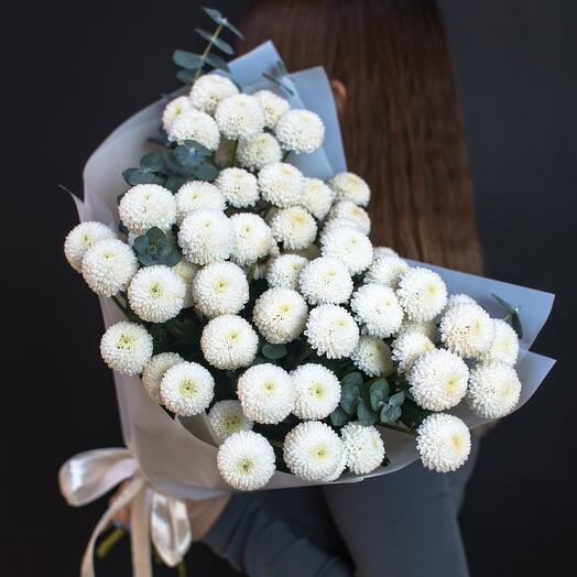 Bouquet of white chrysanthemums and eucalyptus 🤍