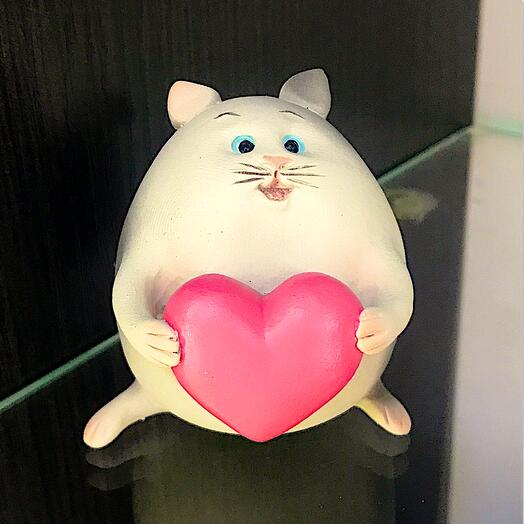 Котик с сердечком