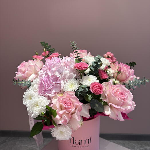 Цветы в шляпной коробке