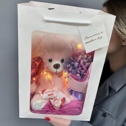 Букет из гипсофилы и мягкая игрушка