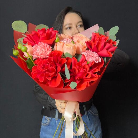 Сборный букет с французской розой «шарм»