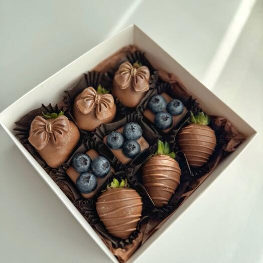 Клубника и черника молочная