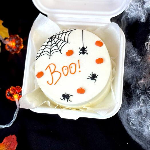 Бенто-торт на Хэллоуин Boo с пауками и тыквами