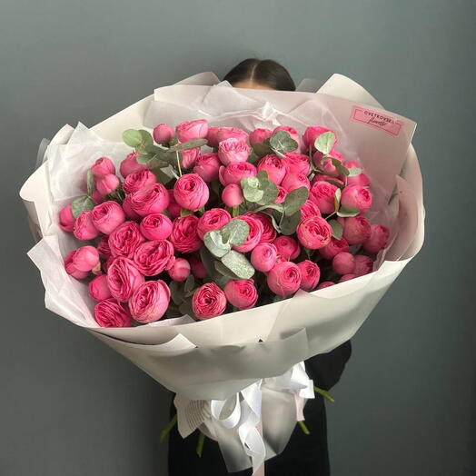 Моно букет из 15 кустовых роз