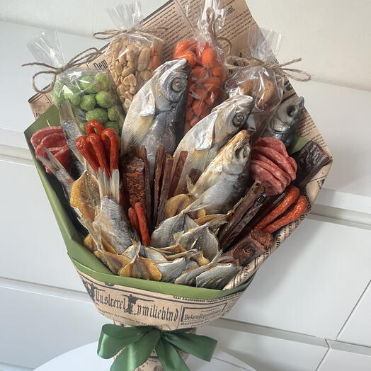 Букет из рыбных закусок с орешками