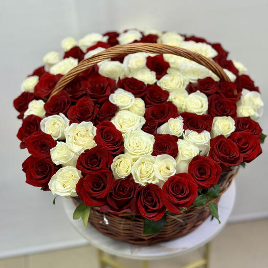 Композиция из 51 розы