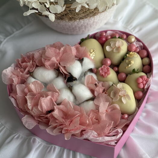 Гортензия и Клубника в шоколаде