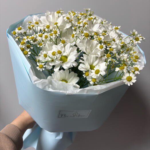 Букет из хризантем и ромашек