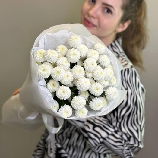 Букет из белой кустовой хризантемы