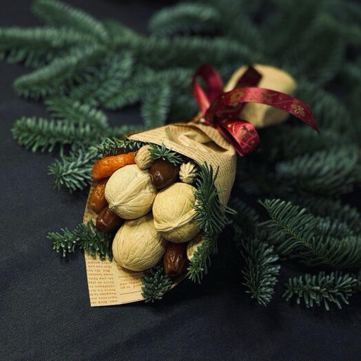 Бонбоньерка новогодняя из сухофруктов