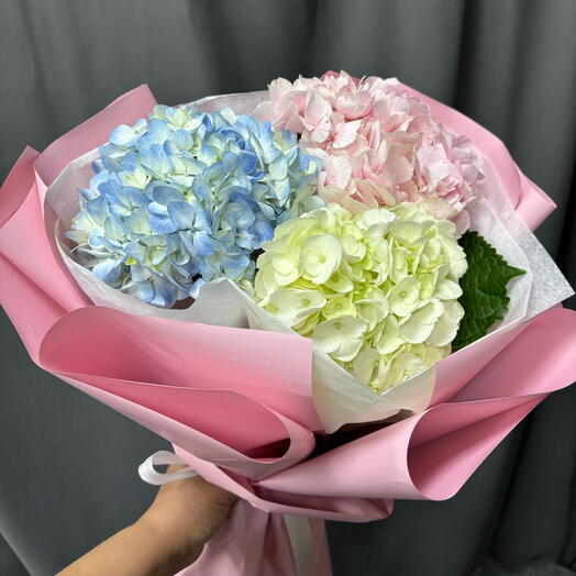 Букет с гортензиями