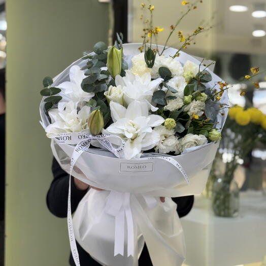 Красивый букет с Лилиями