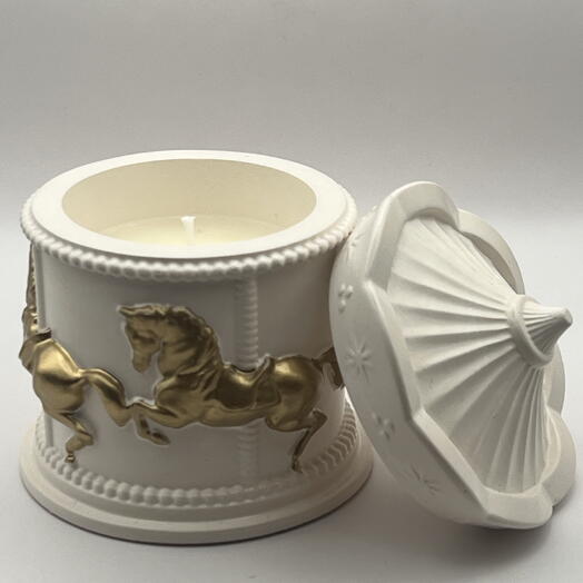 Свеча в шкатулке с лошадками