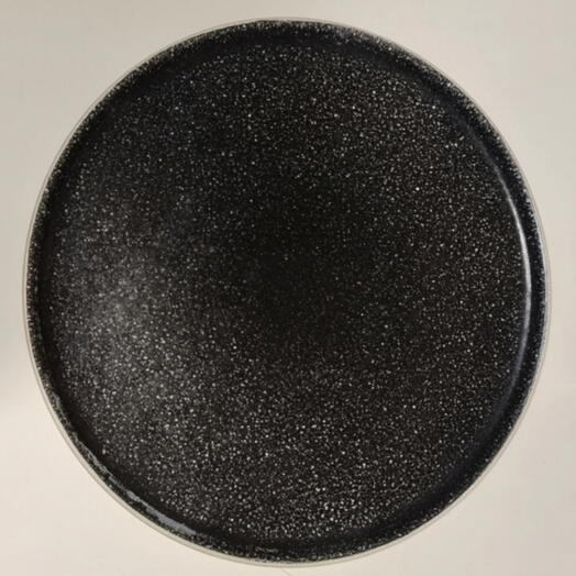 Черная дизайнерская тарелка