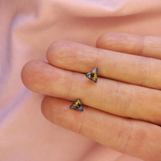 Tiny earrings with flowers
