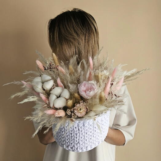 Basket with stabilized rose and cotton