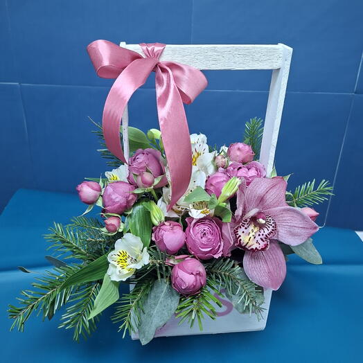 Корзина с цветами 77