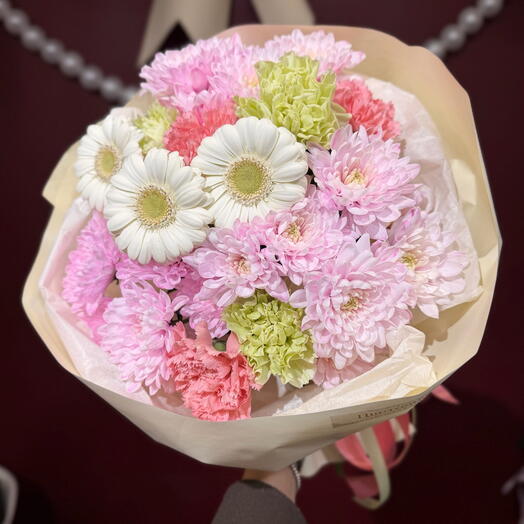 Дофаминовый букет из хризантемы, диантусов и гербер 💕