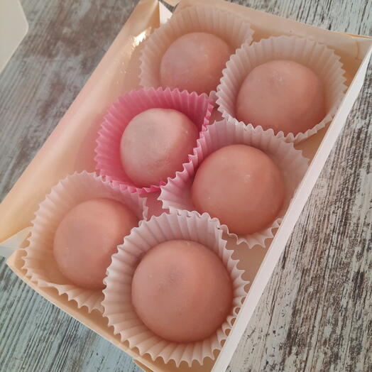 Десерт моти без красителей шоколадно-мятный пломбир с клубникой" 6 шт