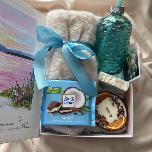 Подарочный набор c меховыми варежками, соевой свечой в кокосе, стаканом, мылом и шоколадом  (для мамы,женщин,день матери)