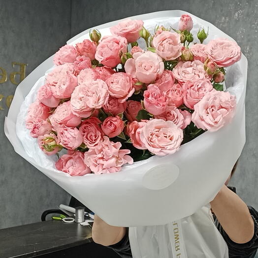 Букет из пионовиднных кустовых роз А 30