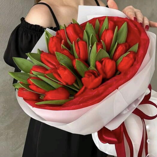 Алые тюльпаны