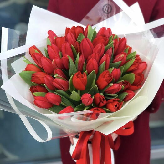 Красные тюльпаны