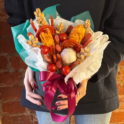 Корпоративный заказ на 23 февраля. Композиция с сыром, колбасой и помидорами черри