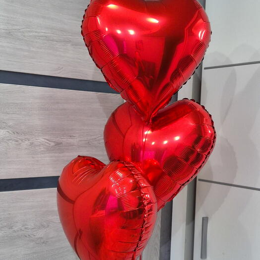 Воздушные шары "3 красных сердца"