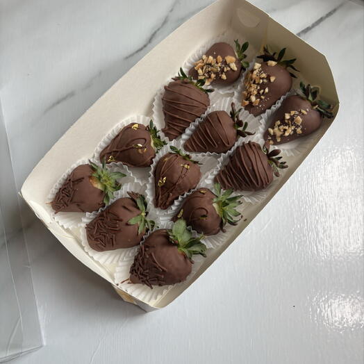 Набор клубники в шоколаде на подарок 12 шт